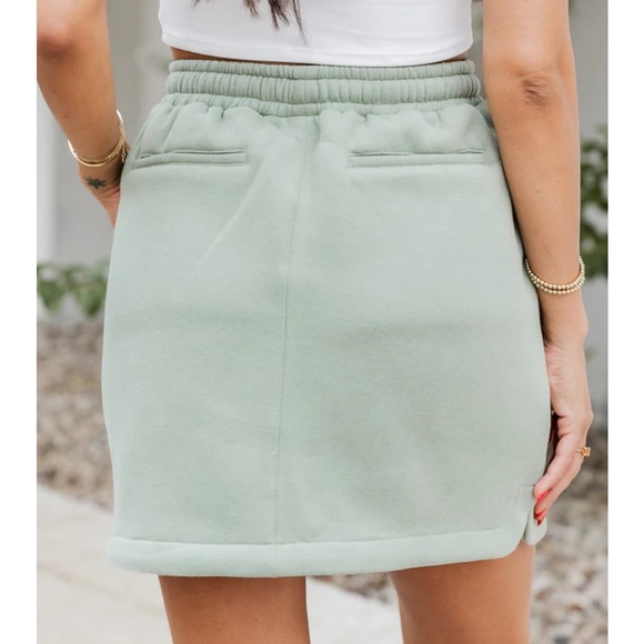 NEW with Tags. Pink Lily All Day Long Fleece Skirt. Size Medium - Picture 3 of 7